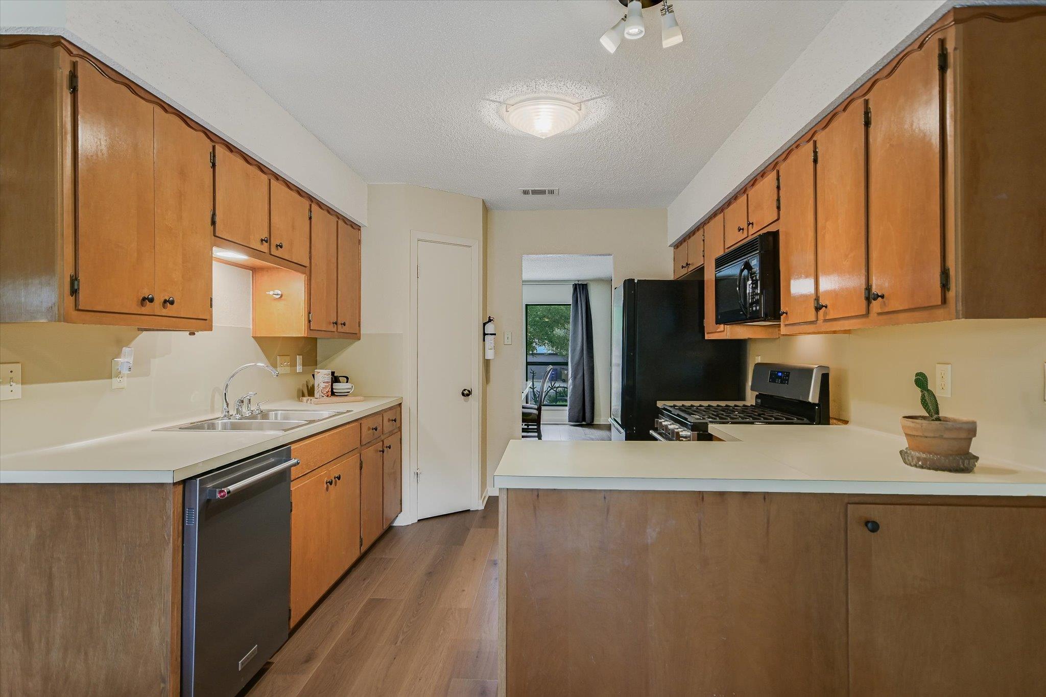 11509 Heathrow Dr Property Photo 9