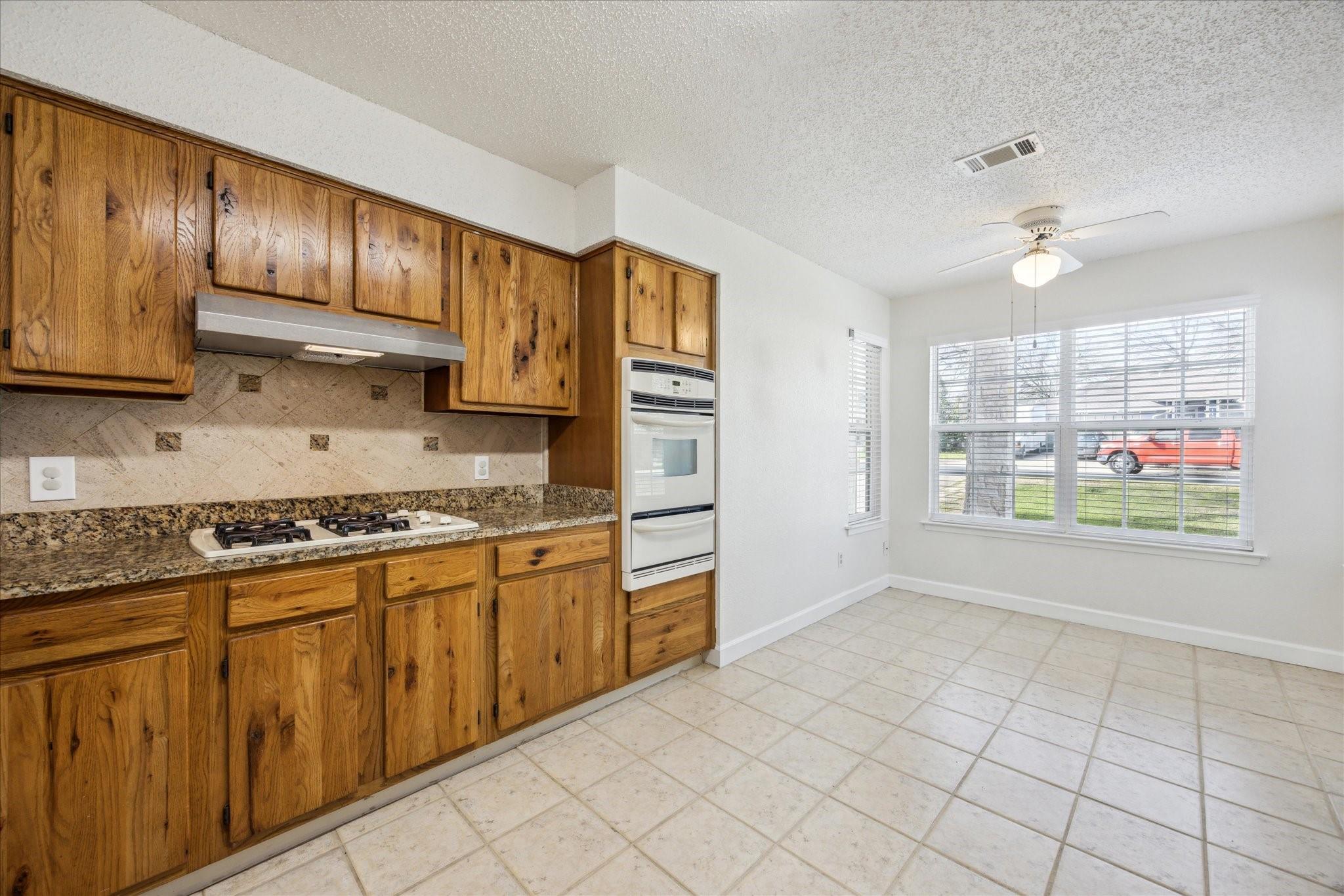 11703 Tanglebriar Trl Property Photo 8