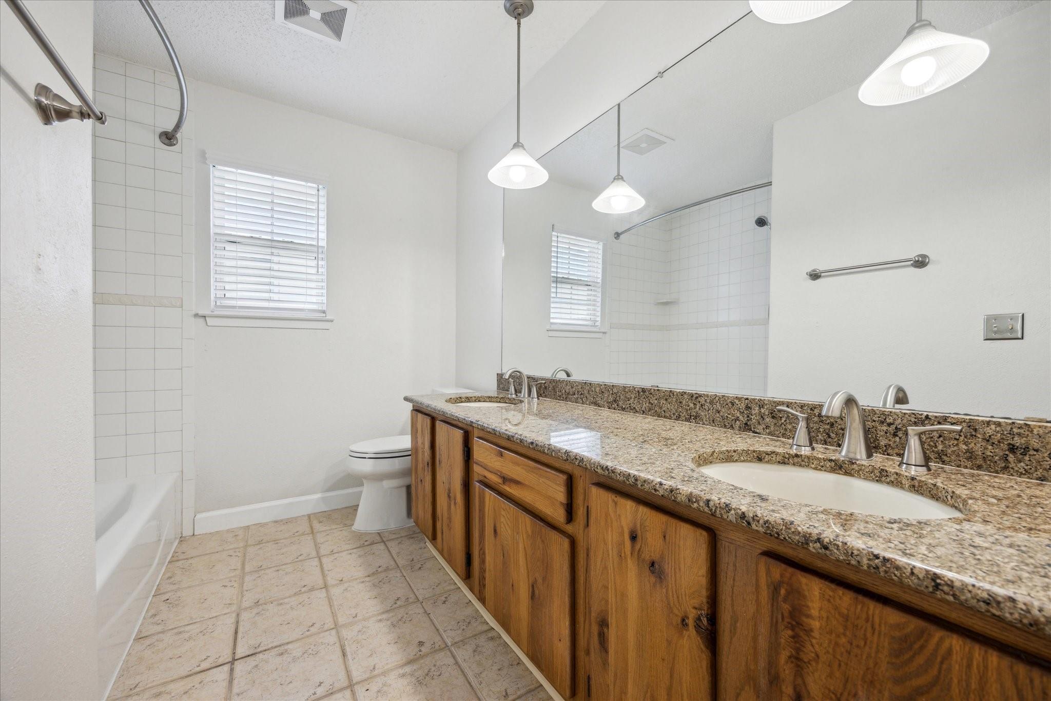 11703 Tanglebriar Trl Property Photo 13