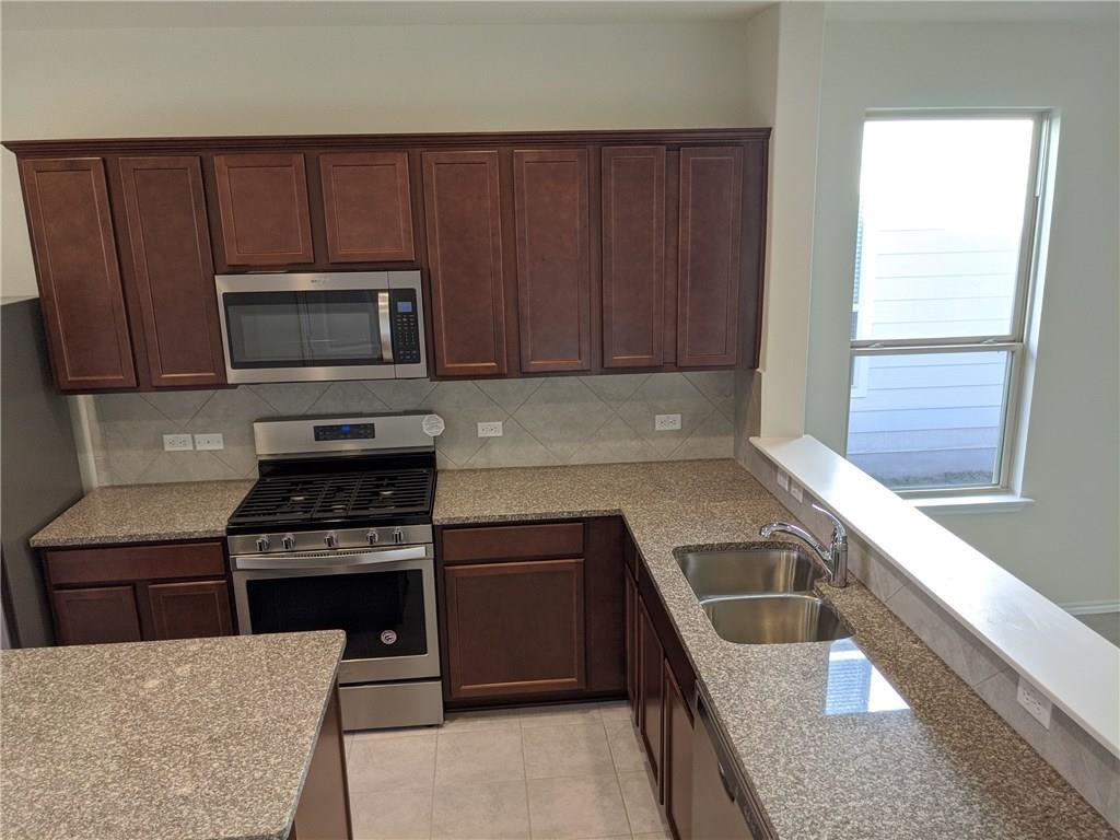 1013 Cliffbrake Way Property Photo 3