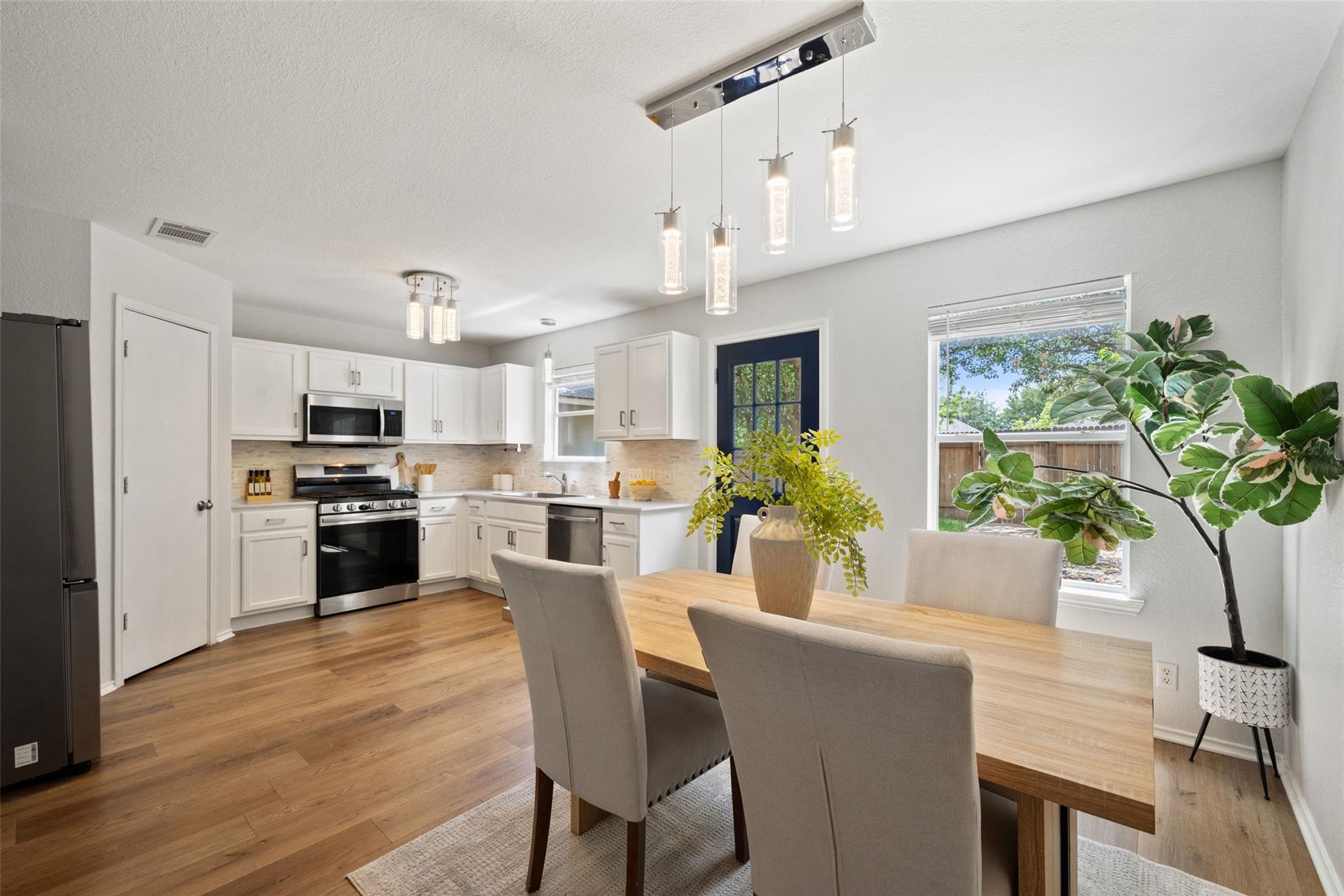 4529 Best Way Property Photo 2