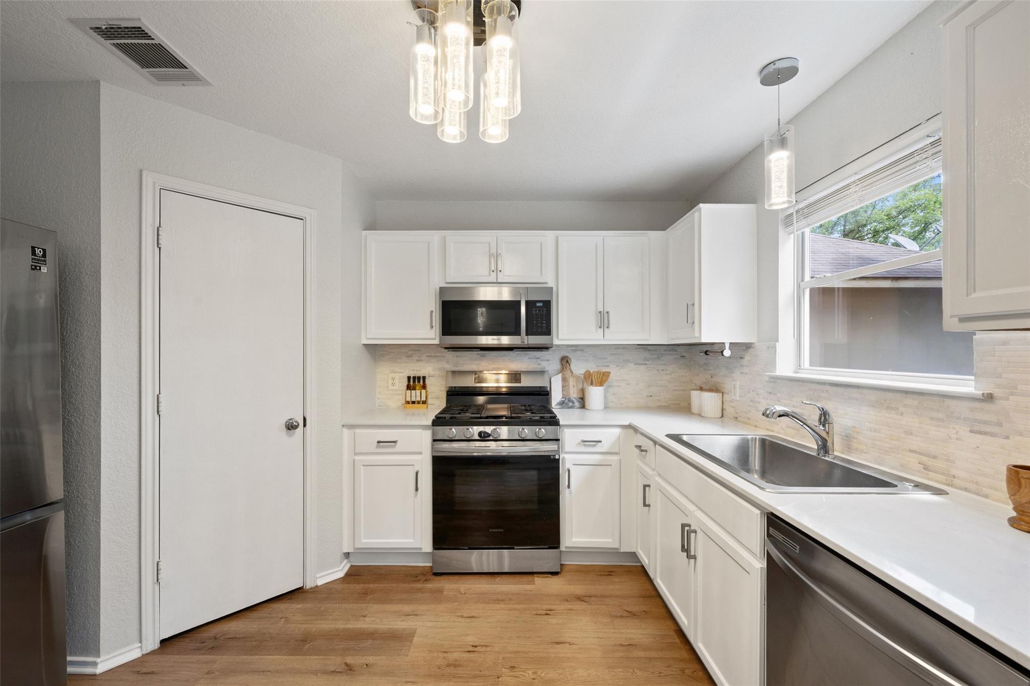 4529 Best Way Property Photo 3