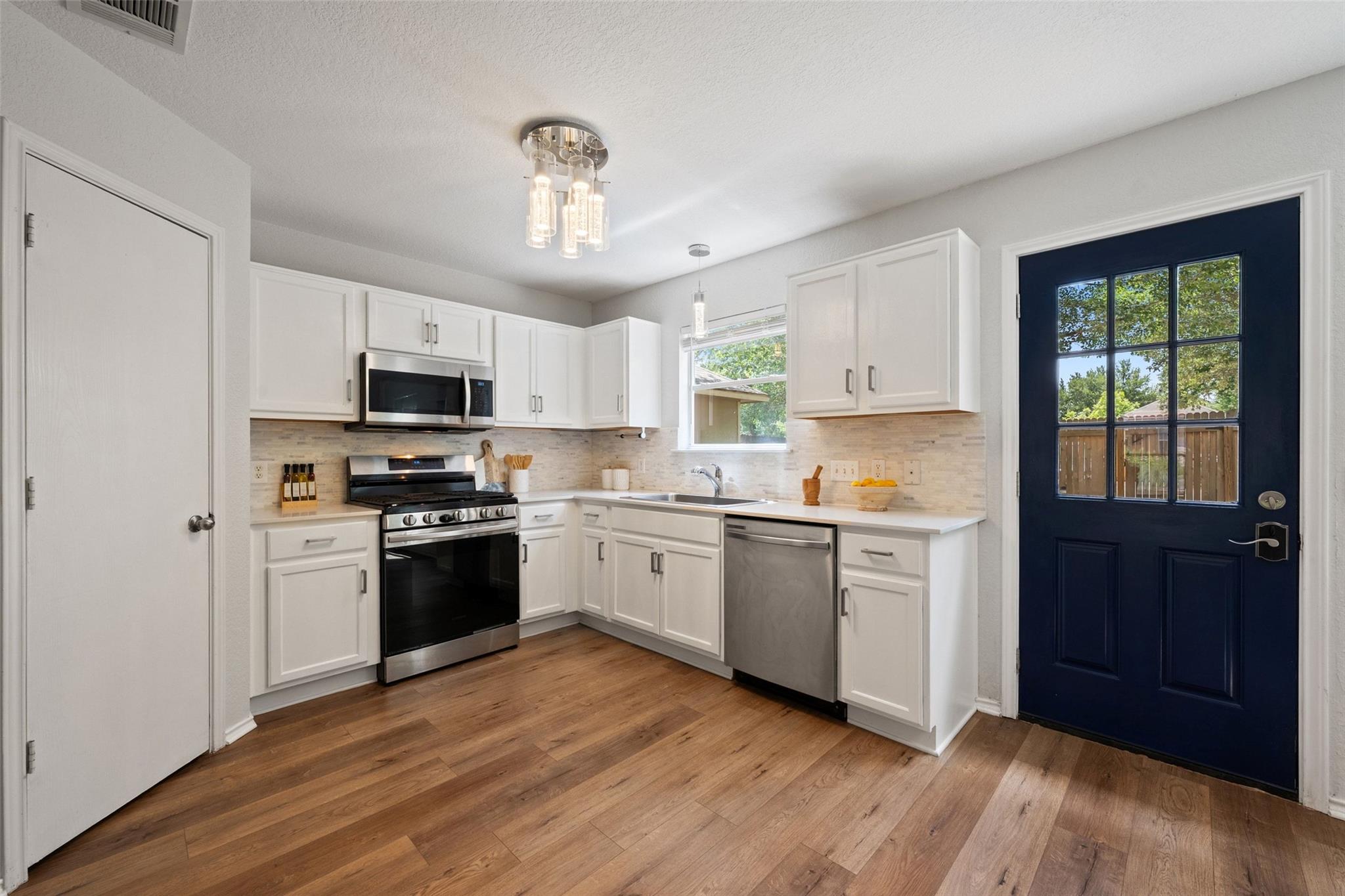 4529 Best Way Property Photo 6