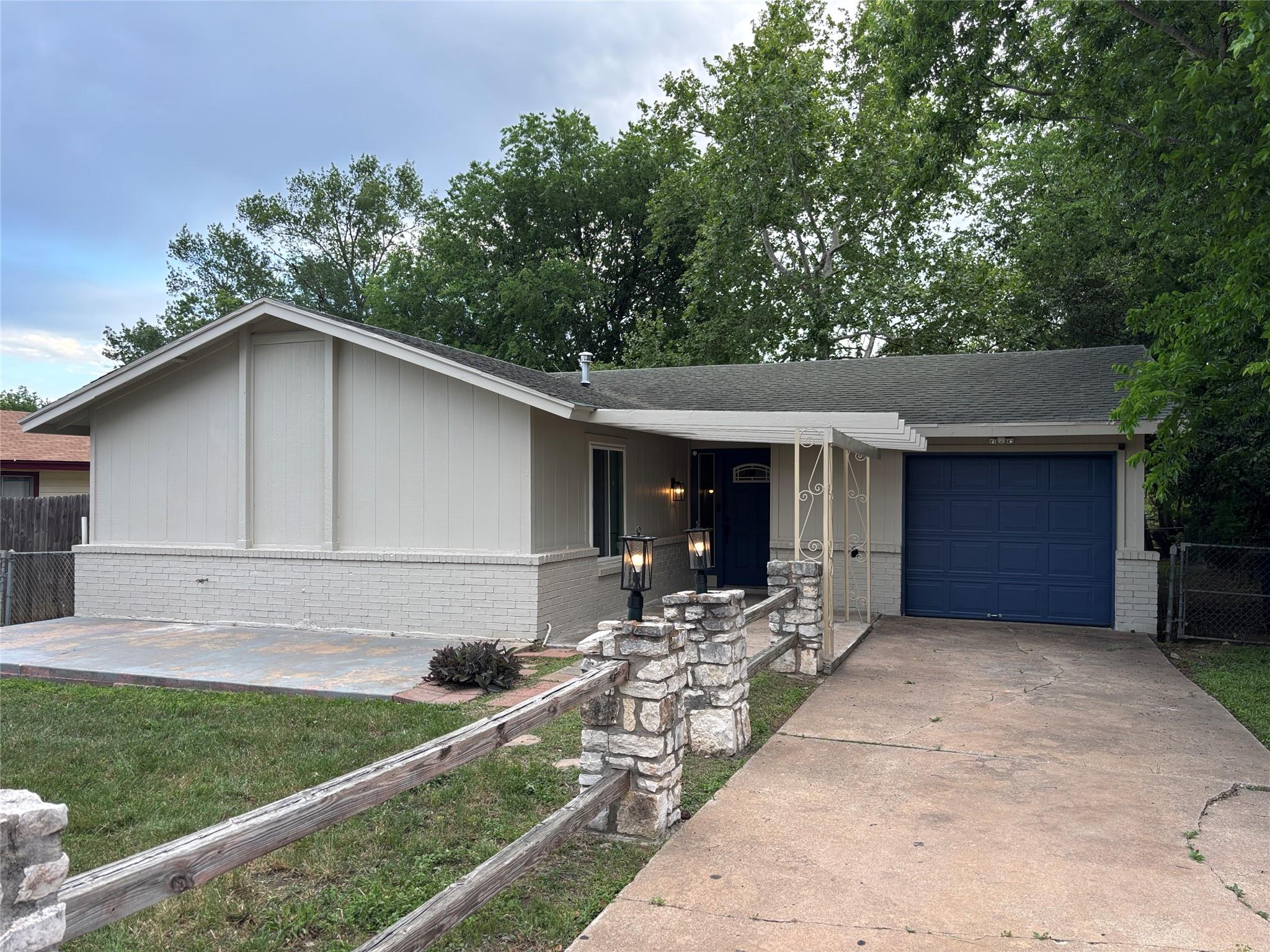 2325 Rockridge DR Property Photo 1