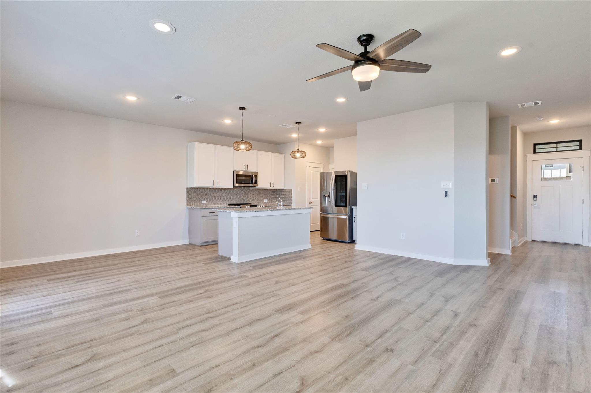 253 Fieldwood Dr #c Property Photo 4