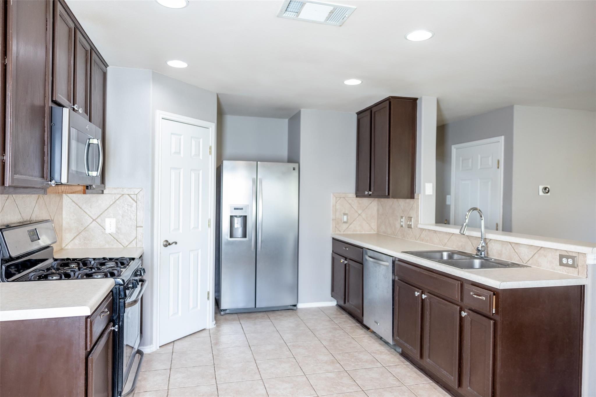 3931 Bonnie Ln Property Photo 5