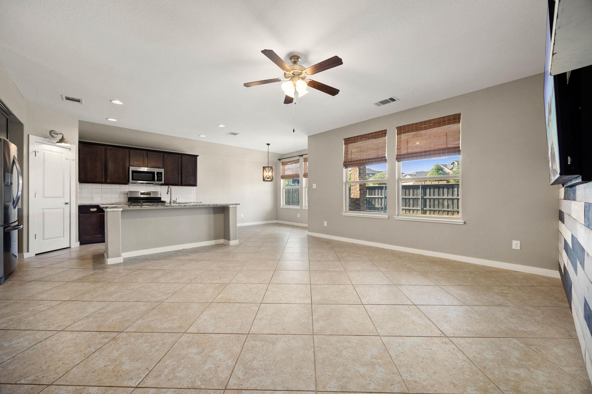 130 Starboard Ln Property Photo 4