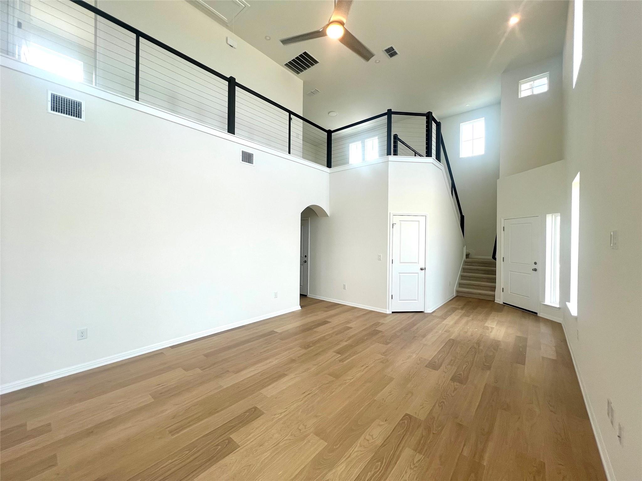 343 Young St Property Photo 3