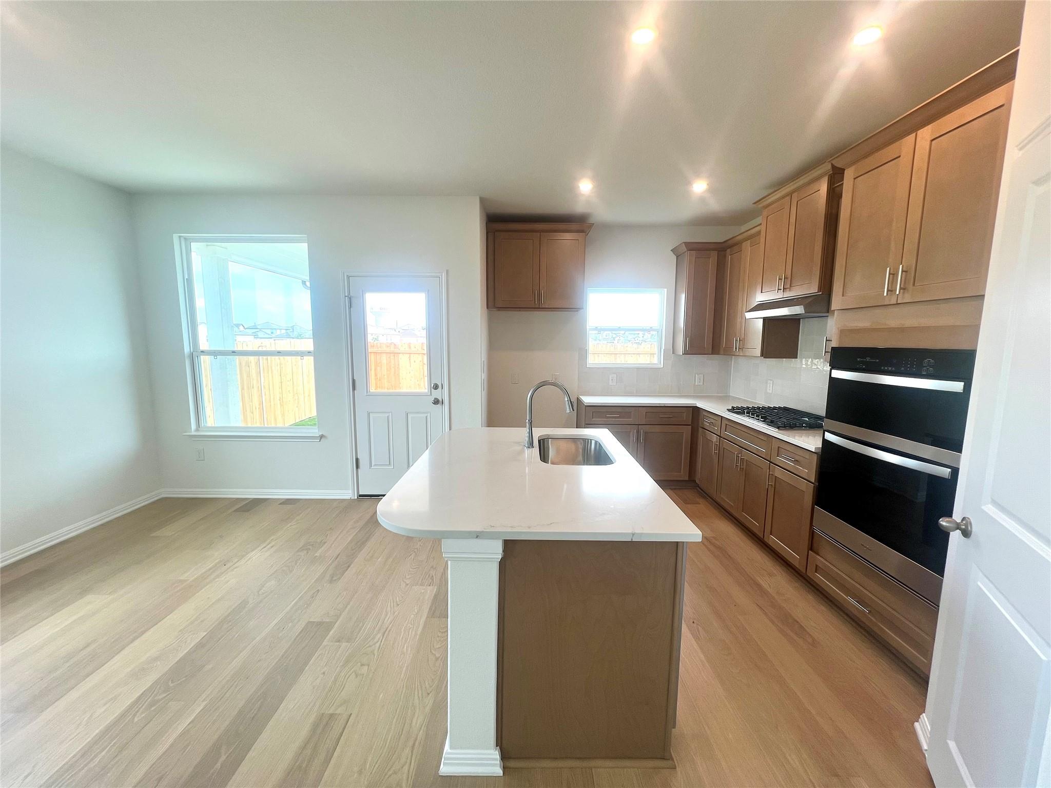343 Young St Property Photo 6