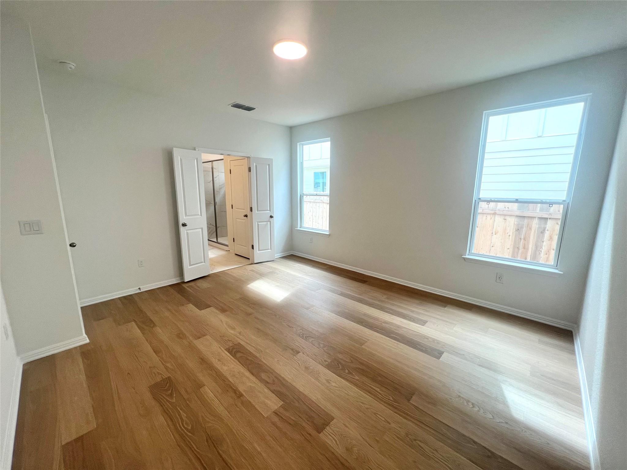 343 Young St Property Photo 7