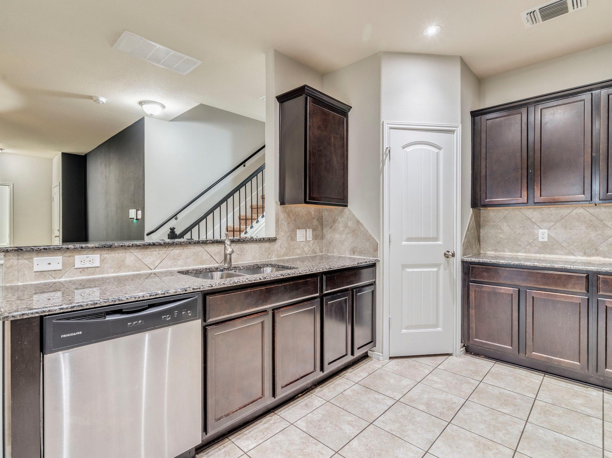 213 Ammonite Ln Property Photo 13