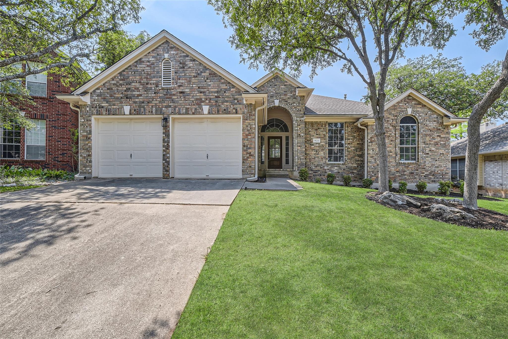 9124 Fainwood Ln Property Photo 2