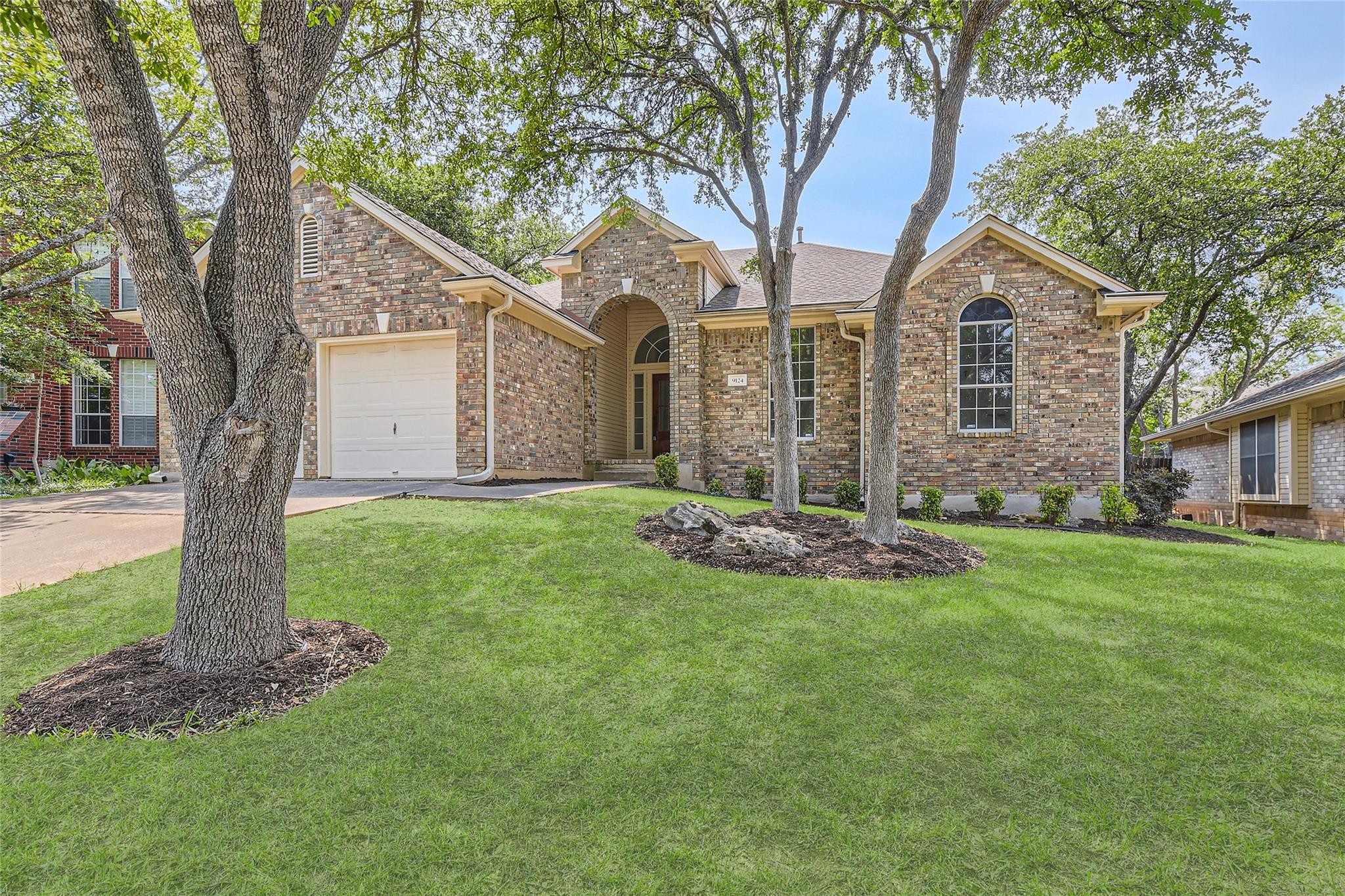 9124 Fainwood Ln Property Photo 3