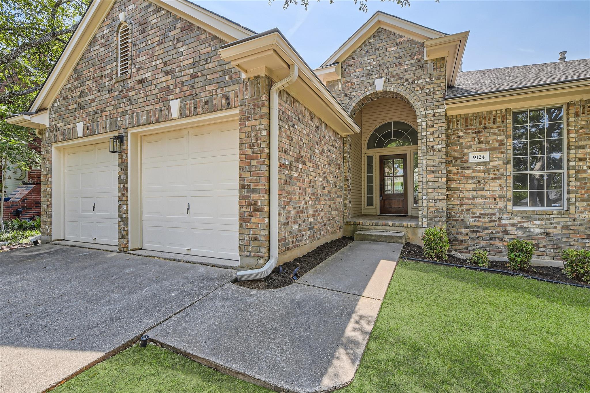 9124 Fainwood Ln Property Photo 4