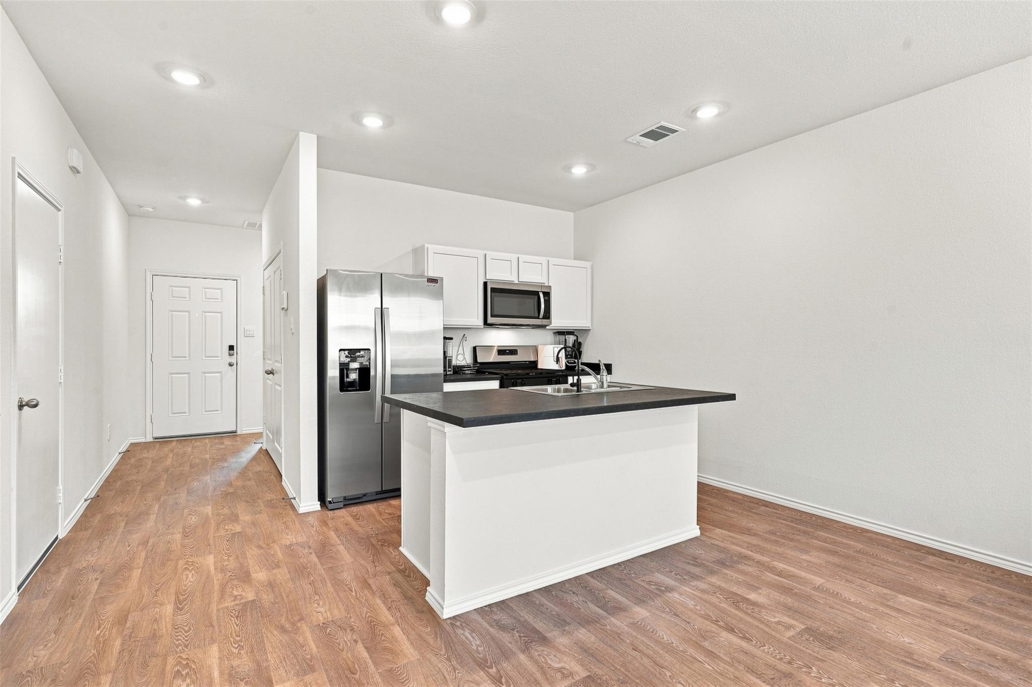 130-b Harrison Xing Property Photo 7