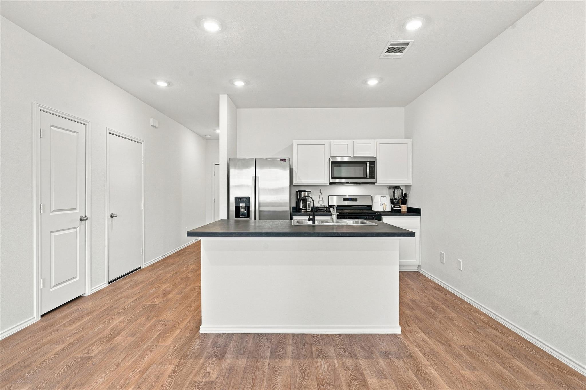 130-b Harrison Xing Property Photo 8