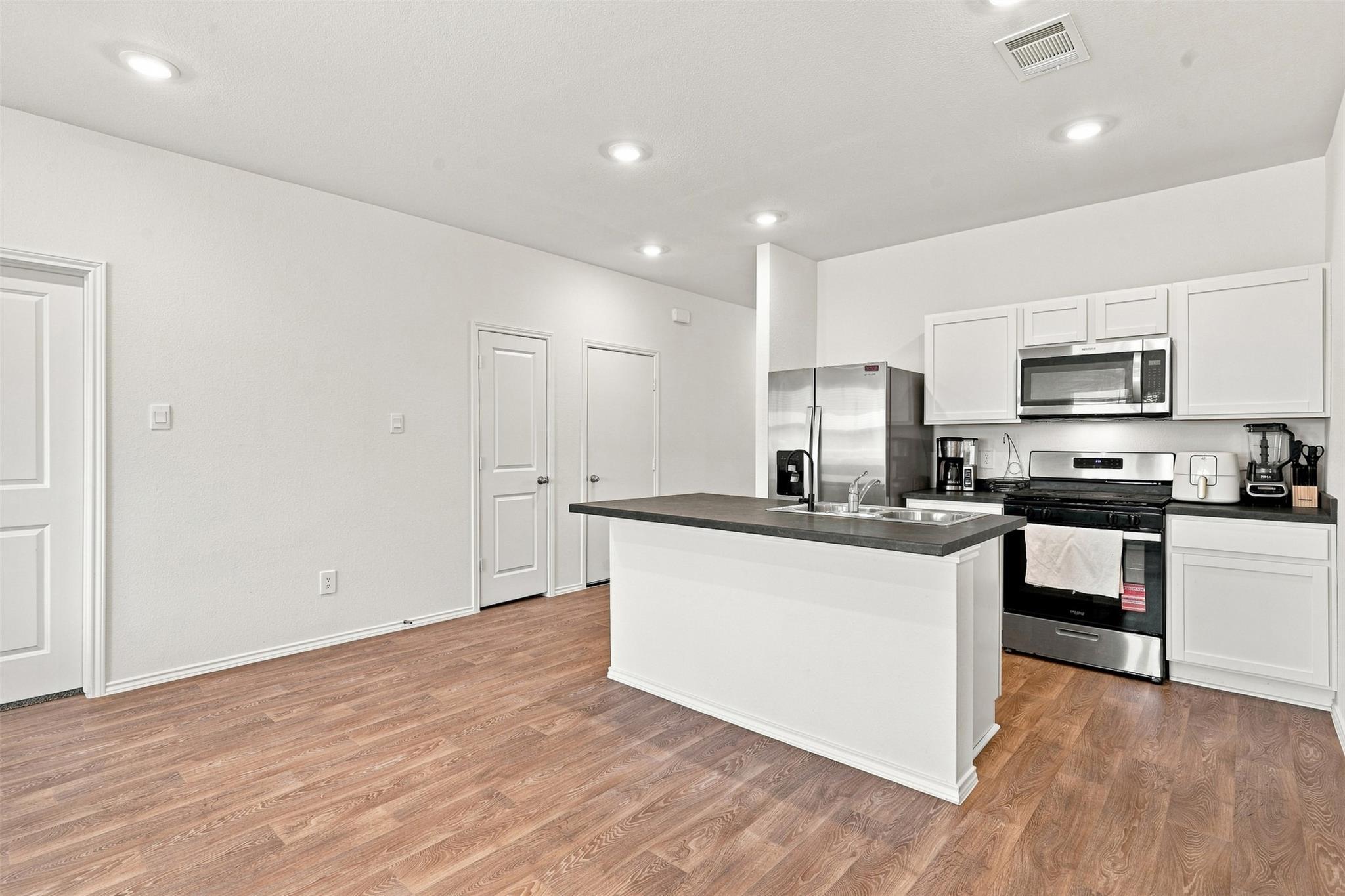 130-b Harrison Xing Property Photo 9