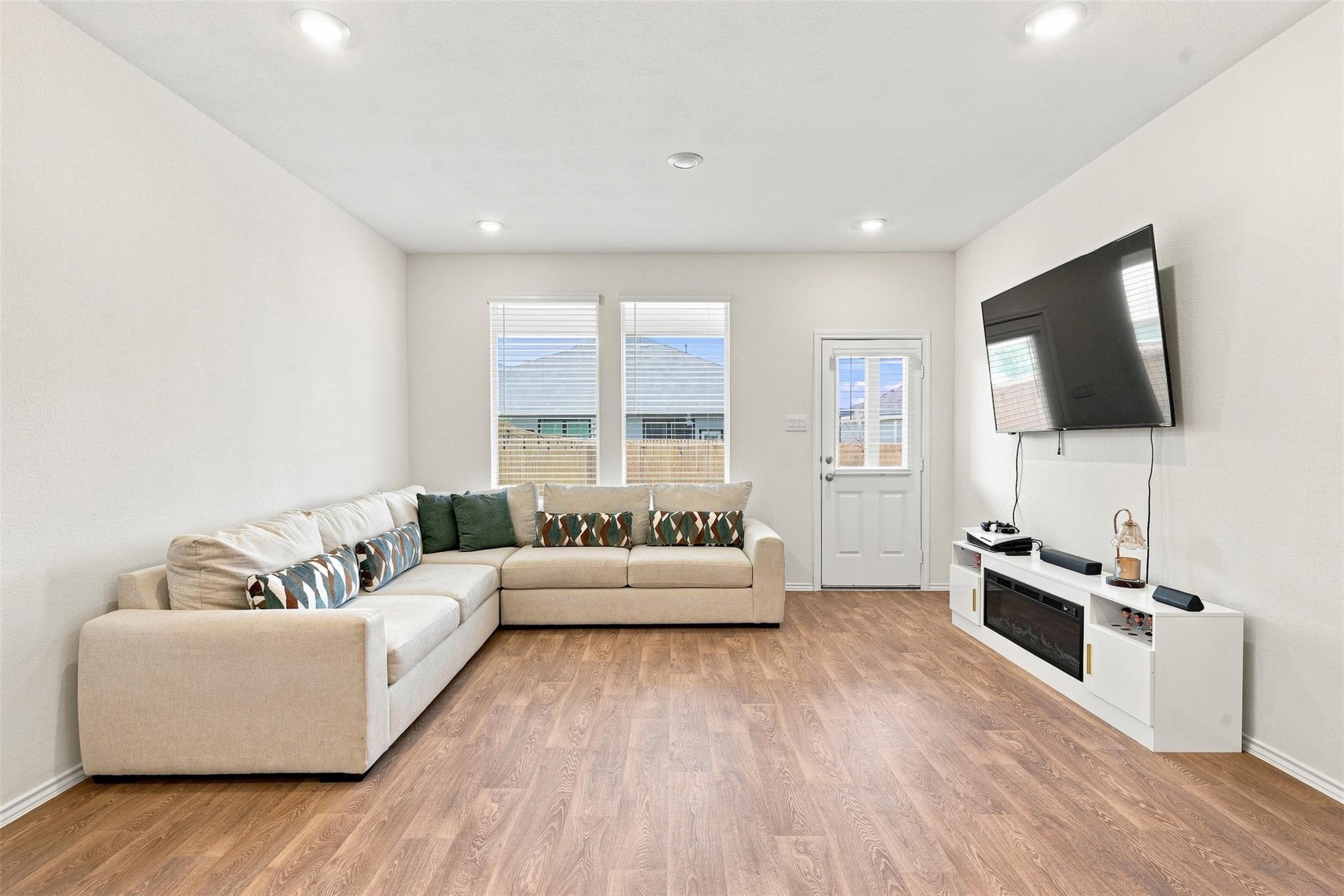 130-b Harrison Xing Property Photo 12