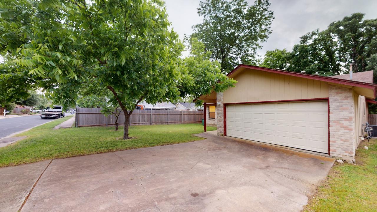 1719 Pine Knoll Dr Property Photo