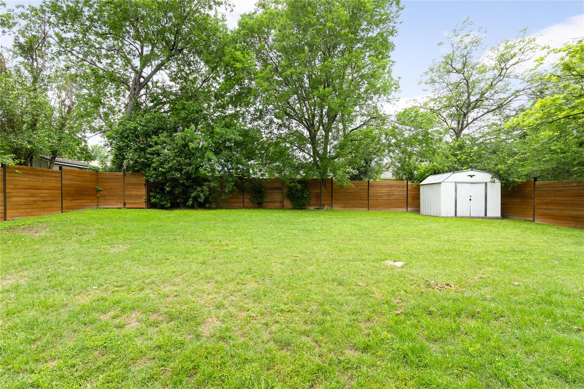 8704 Clarewood Dr Property Photo 35