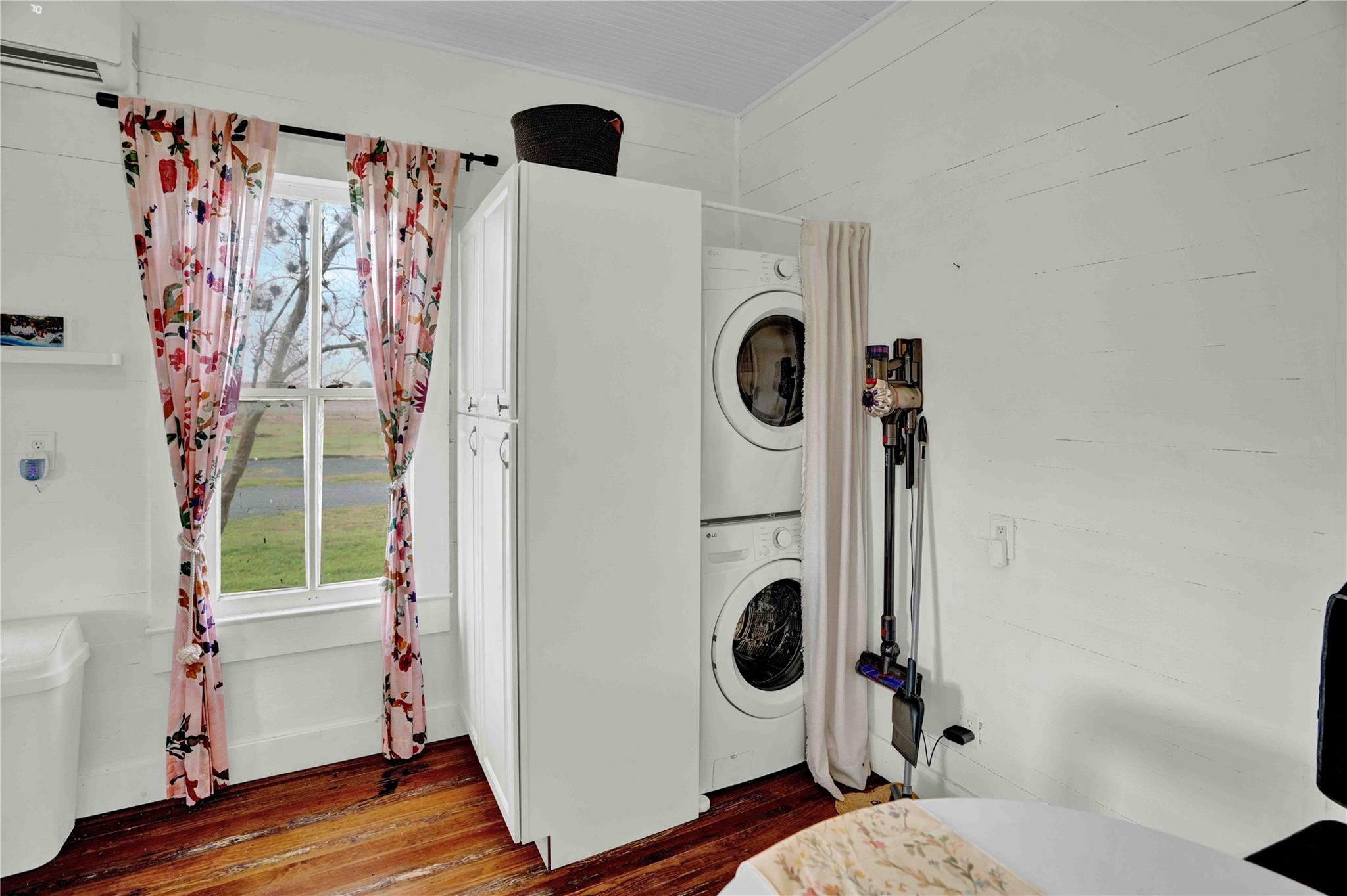 11600 Kingsbury Rd Property Photo 12
