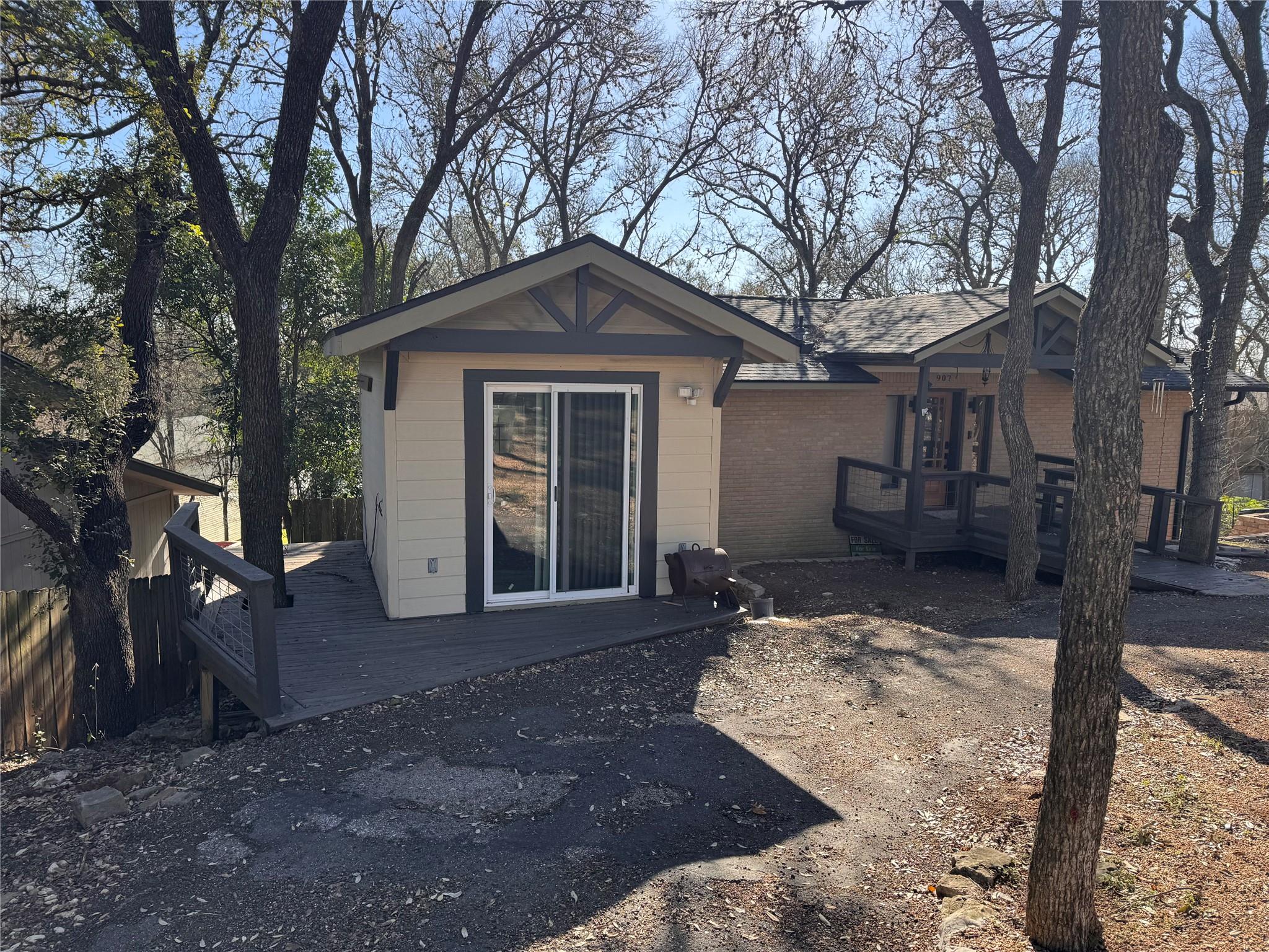 907 Hillyer St Property Photo 25