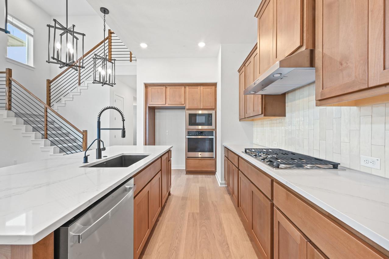 244 Basket Flower Loop Property Photo 9