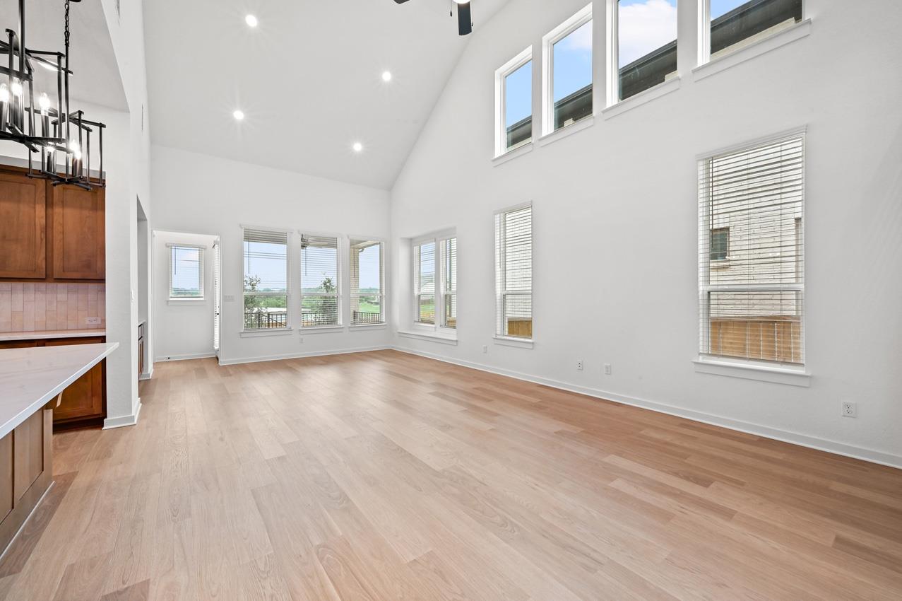 244 Basket Flower Loop Property Photo 10