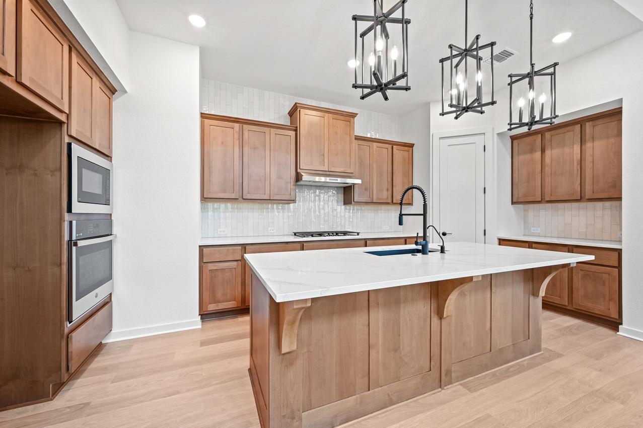 244 Basket Flower Loop Property Photo 11