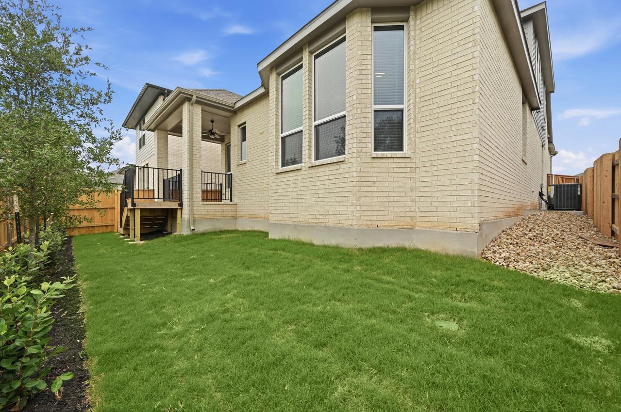 244 Basket Flower Loop Property Photo 18