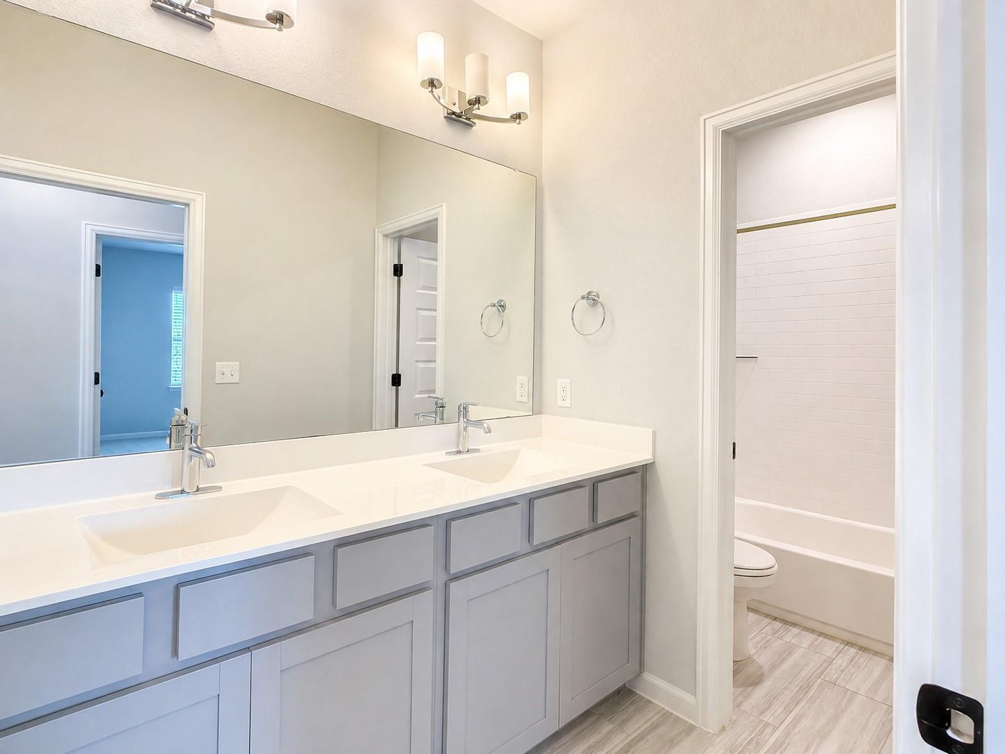 8216 Petronas Pass Property Photo 12