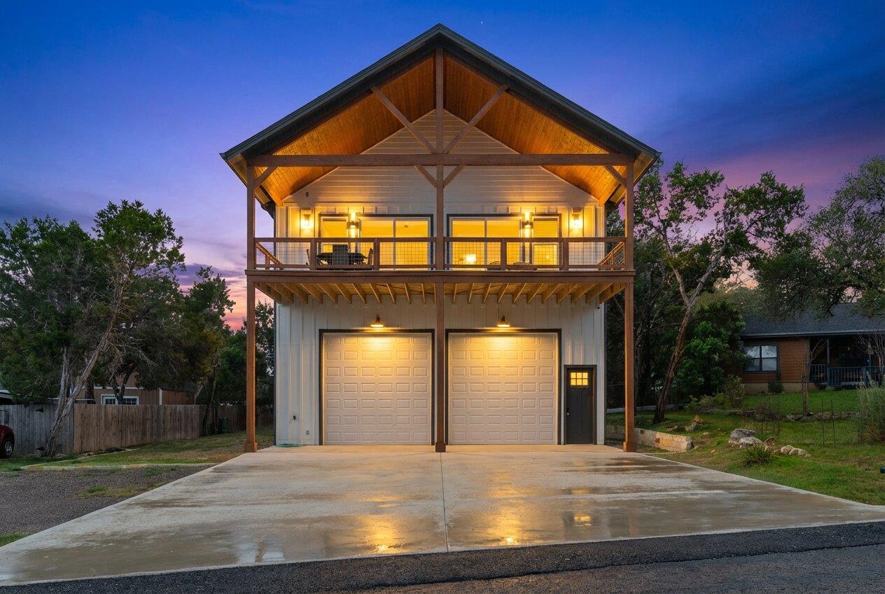 3160 Lakeview Dr