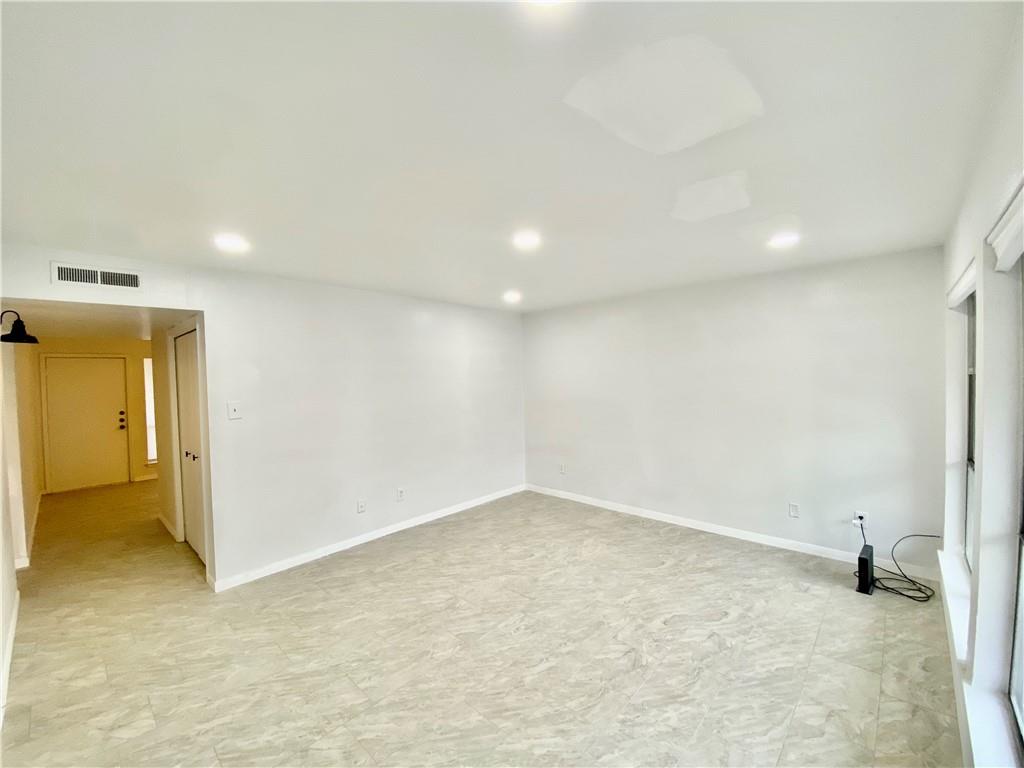 6910 Hart Ln #403 Property Photo 2