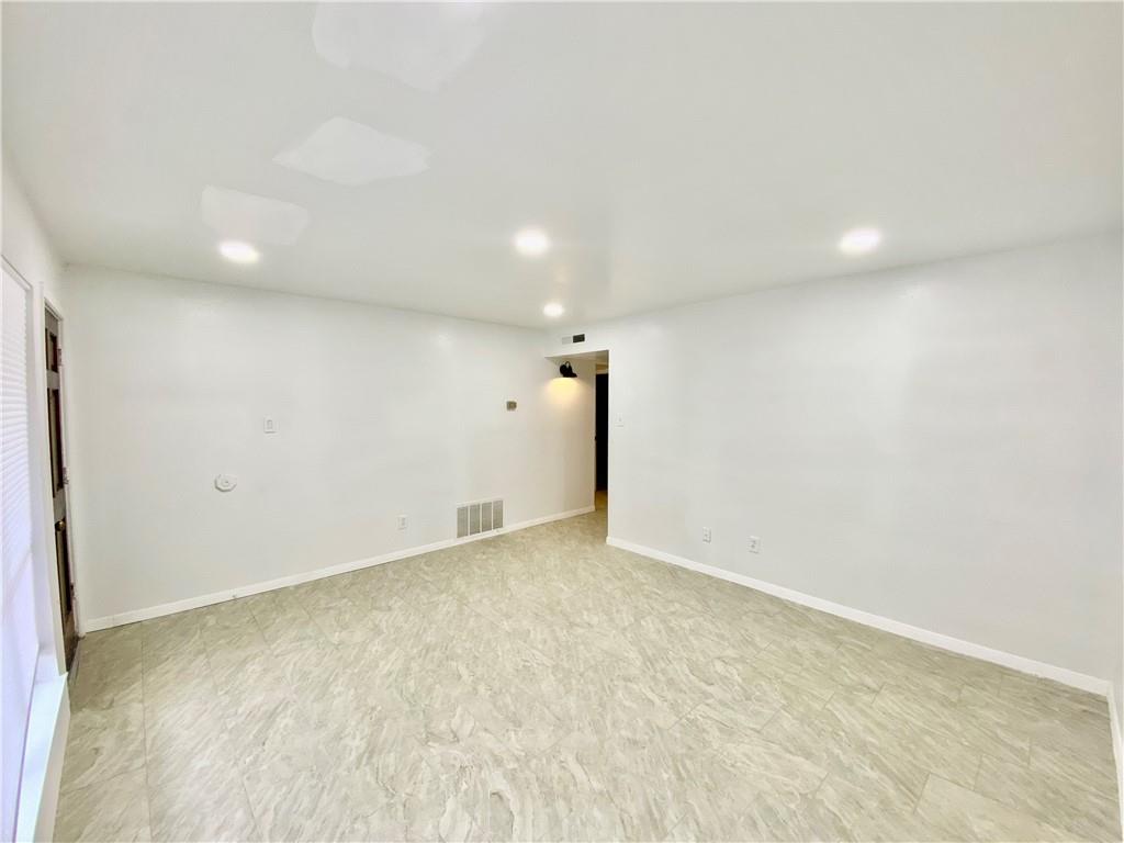 6910 Hart Ln #403 Property Photo 3