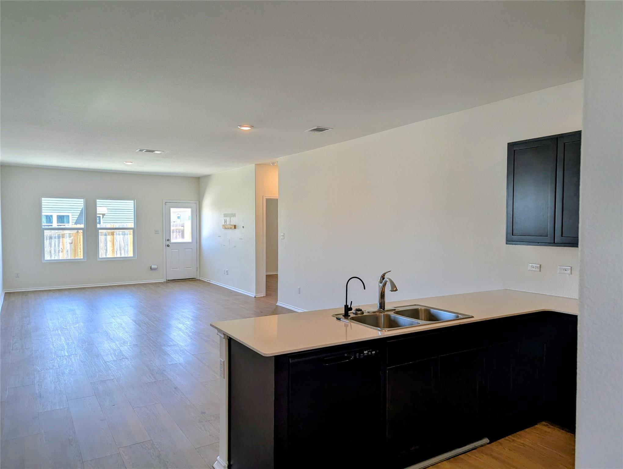 1112 Minnow Ln Property Photo 6