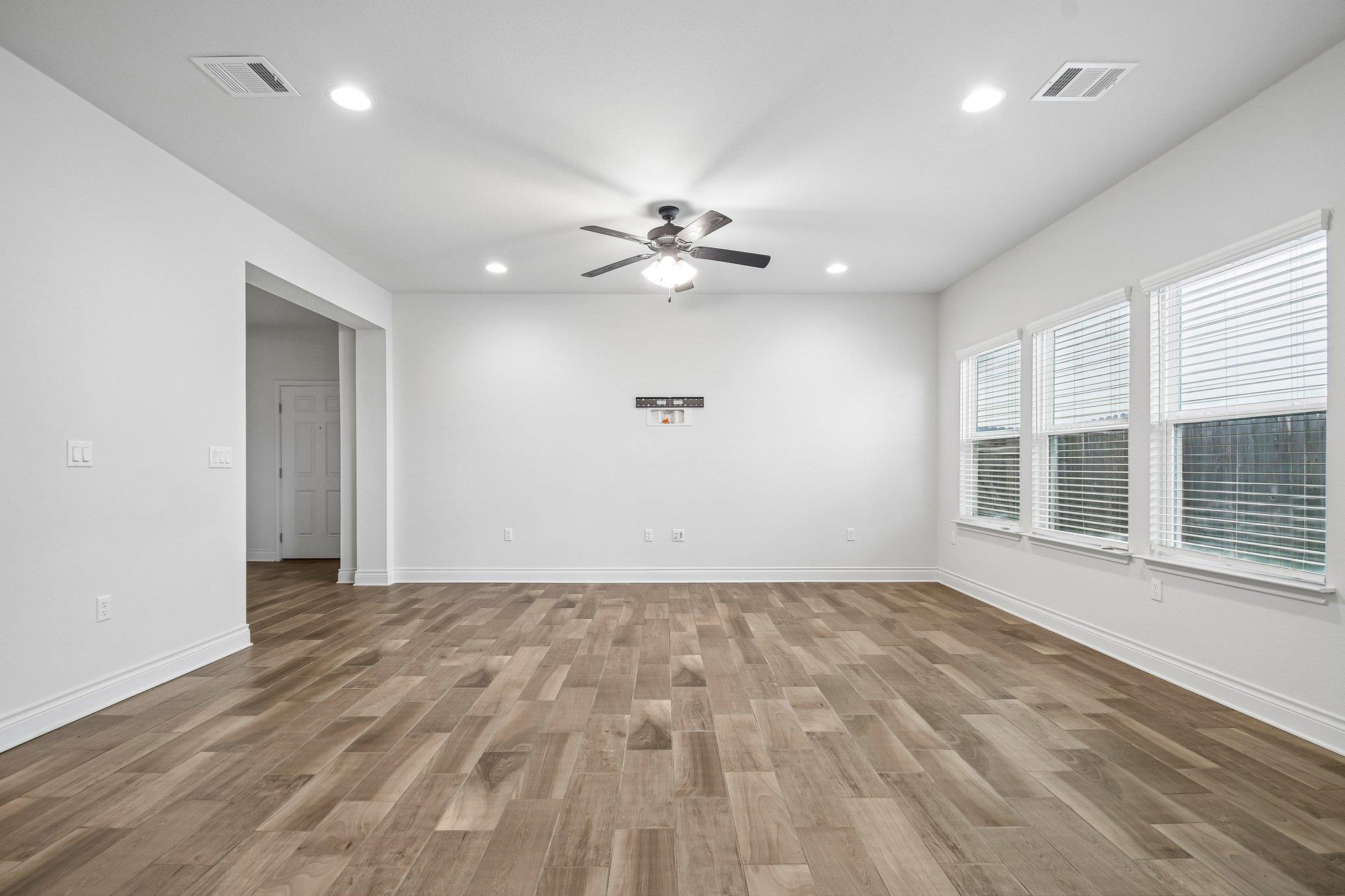 10213 Forest Grove Dr Property Photo 6