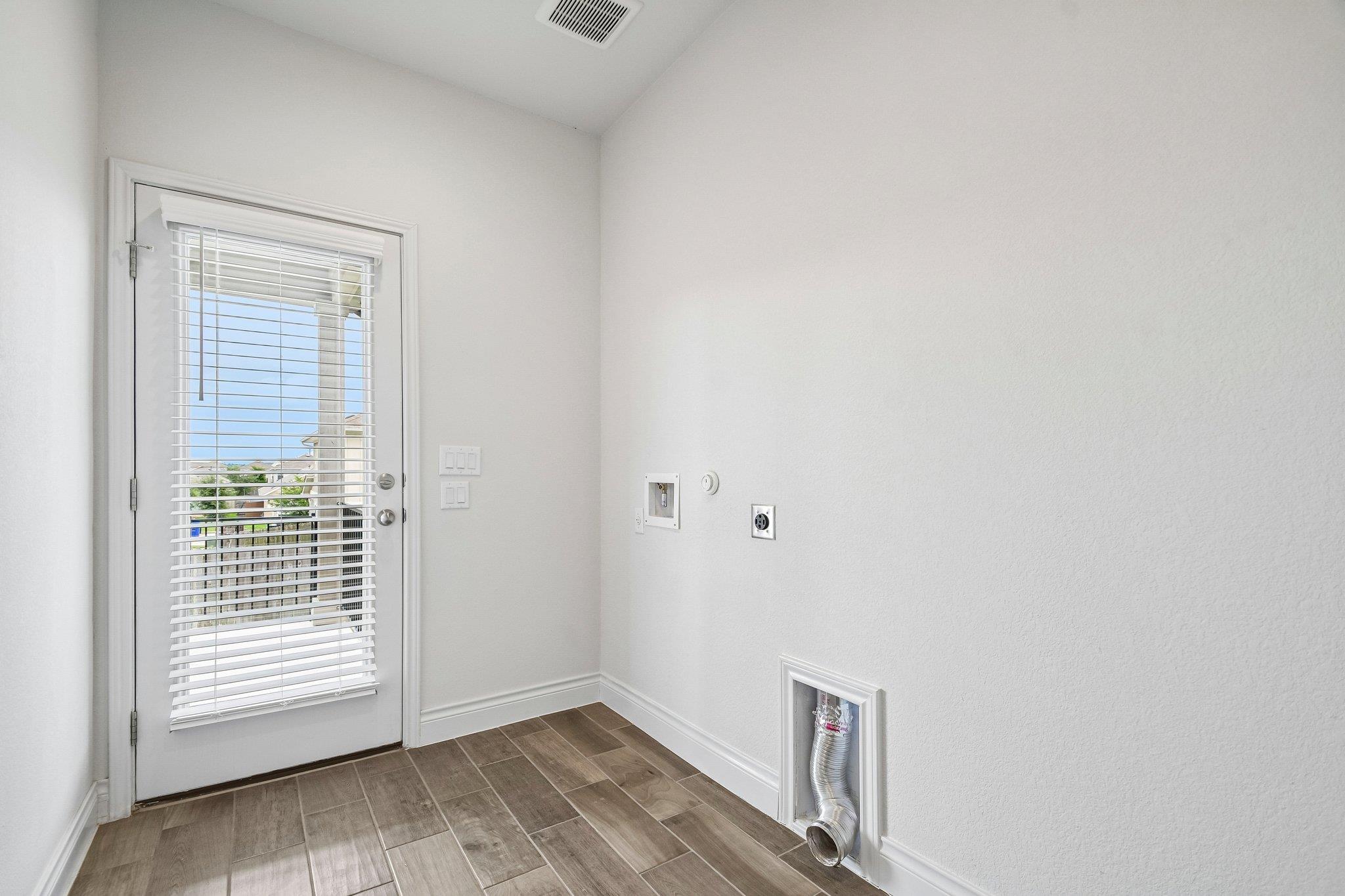 10213 Forest Grove Dr Property Photo 23