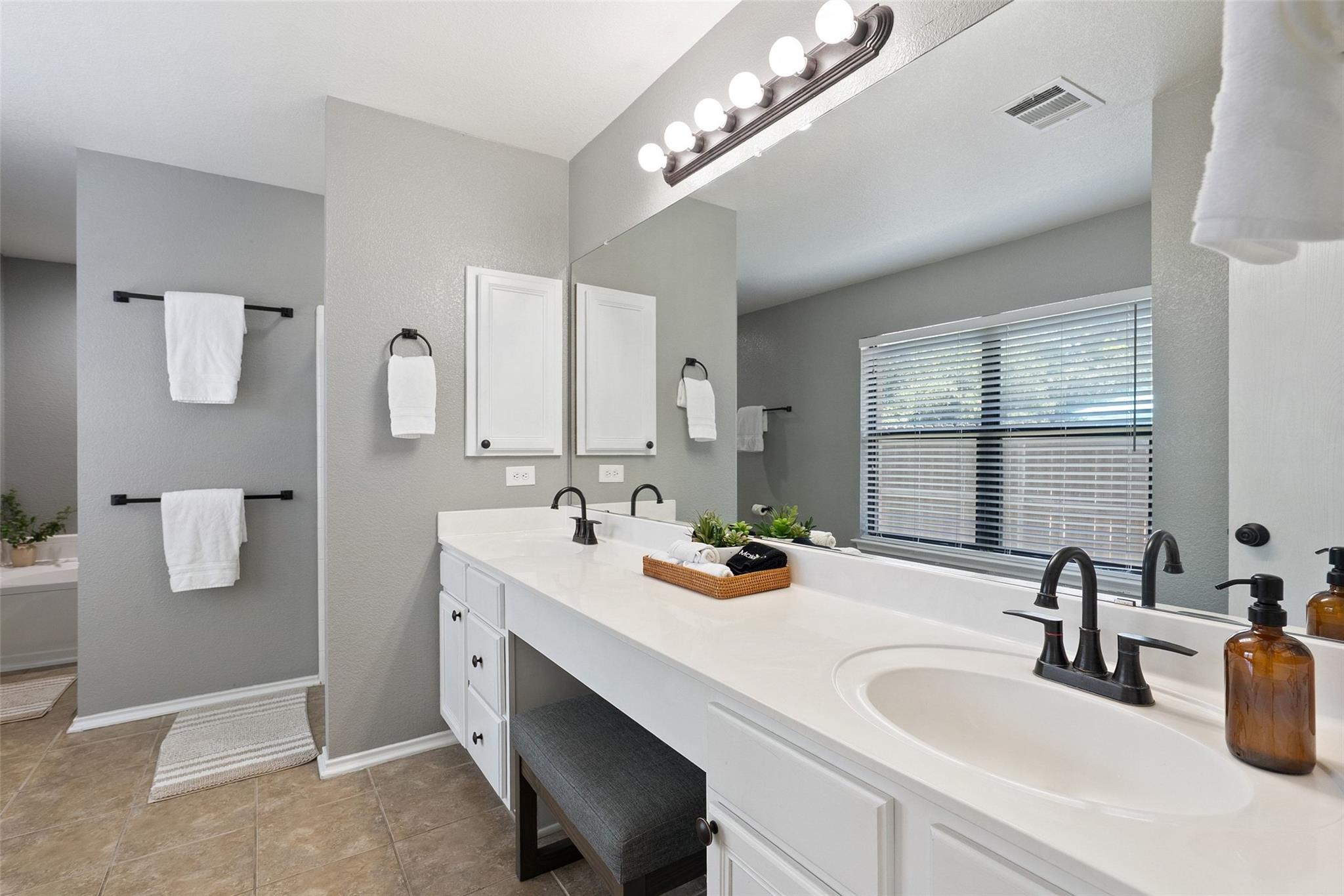 2213 Little Tree Bnd Property Photo 12