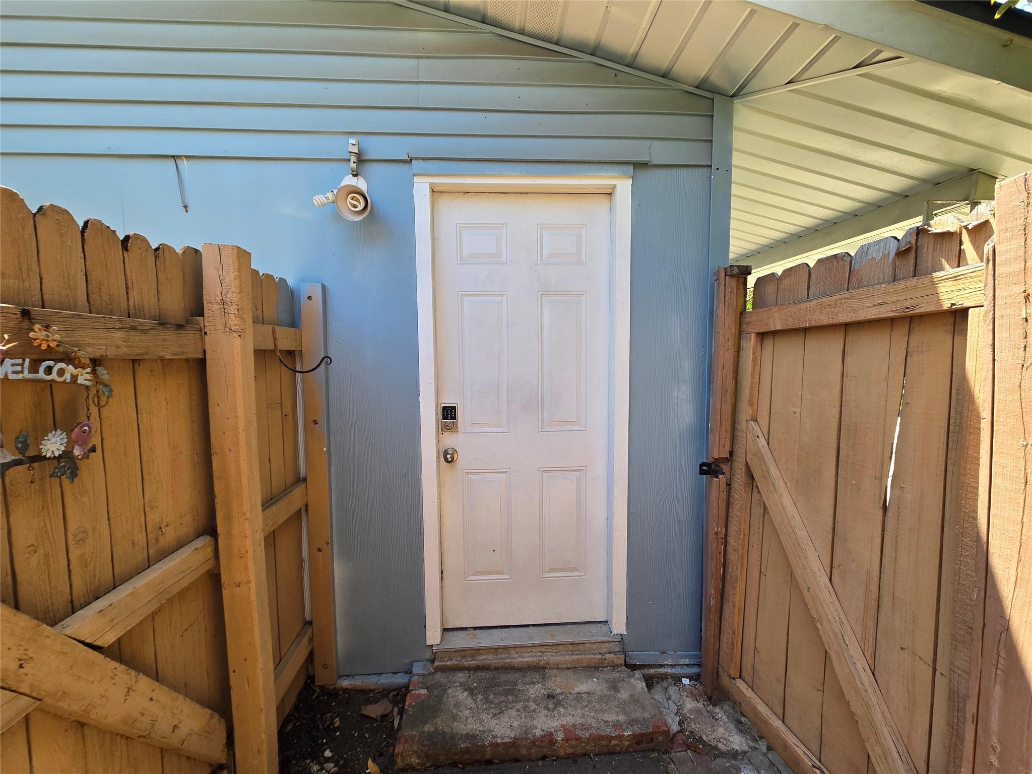 10605 Newmont Rd #b Property Photo 1