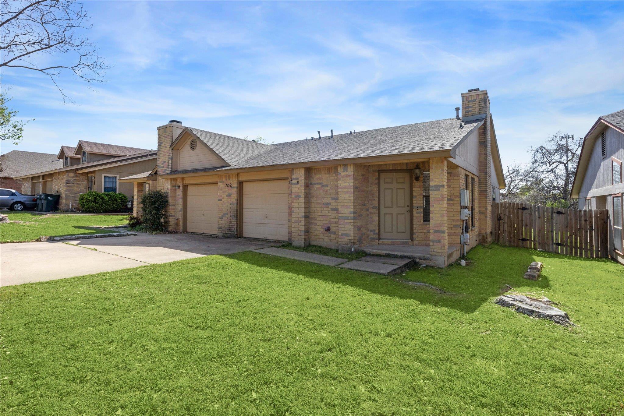 702 Rollingway Dr B Property Photo 2
