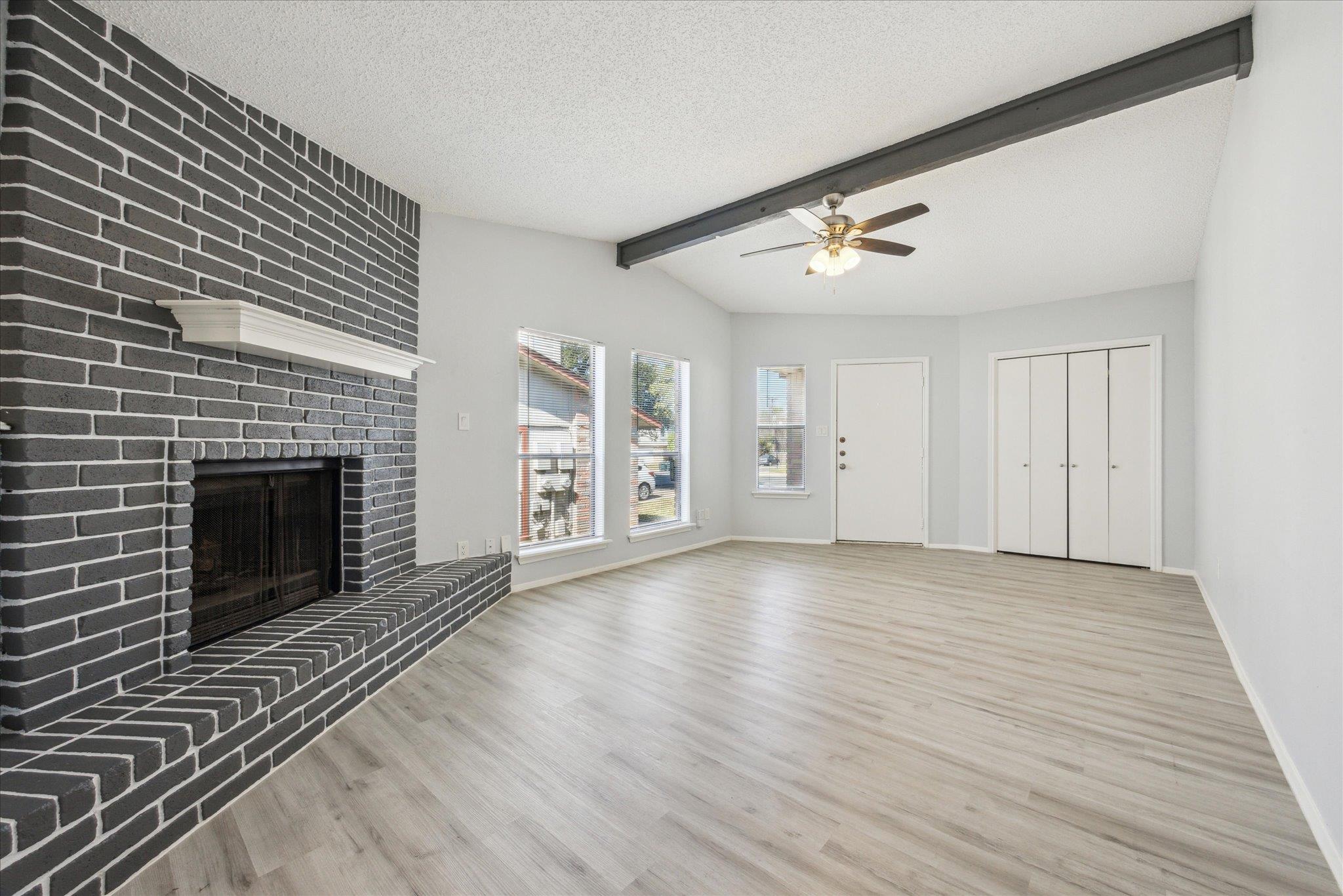 702 Rollingway Dr B Property Photo 4