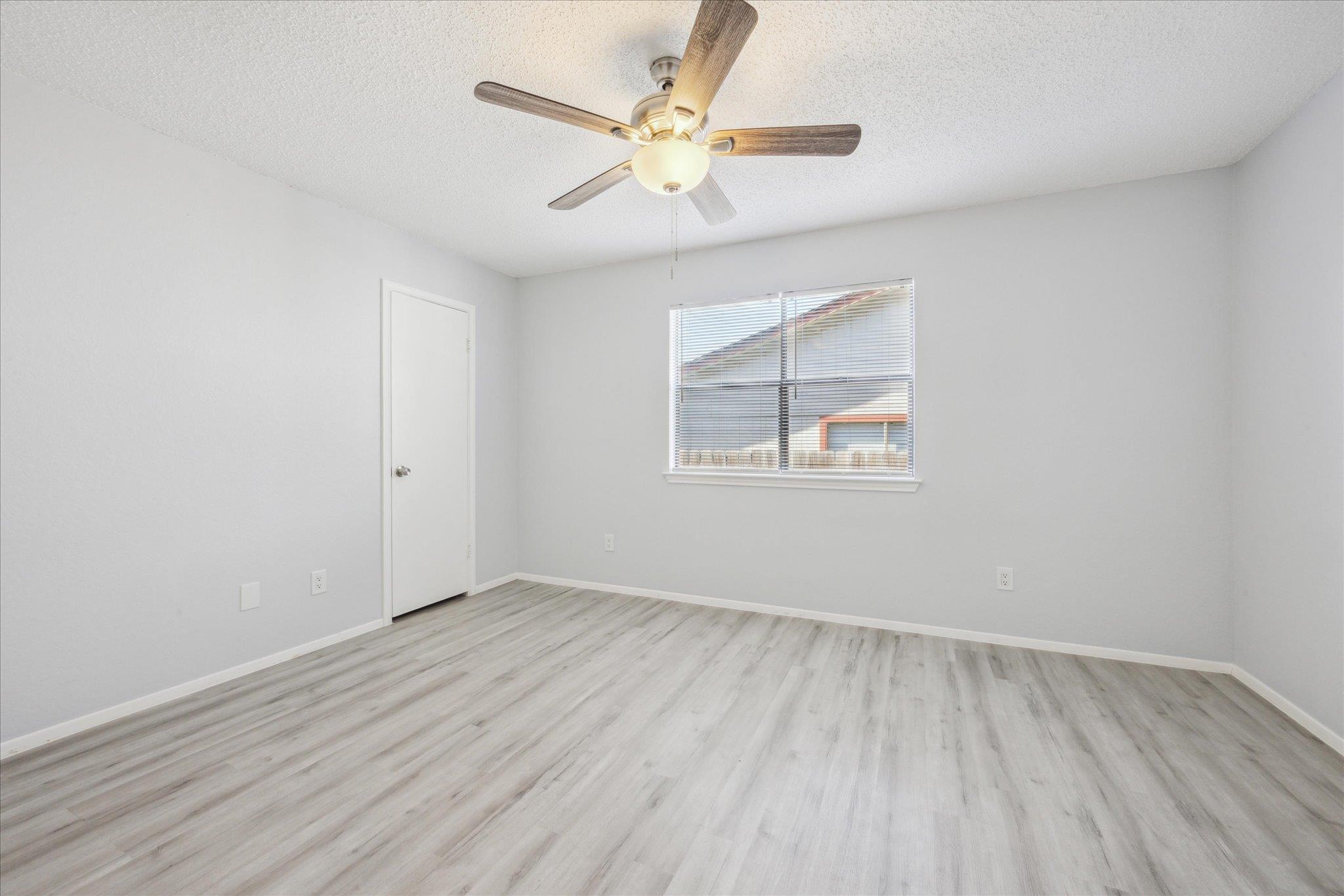 702 Rollingway Dr B Property Photo 6