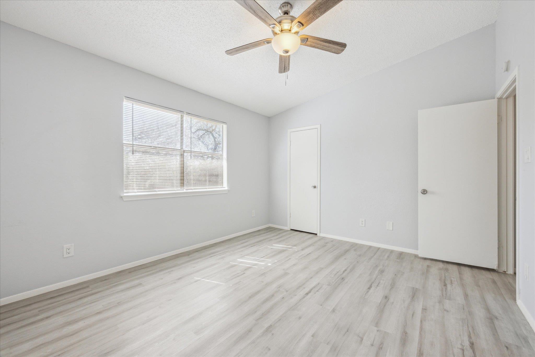 702 Rollingway Dr B Property Photo 7