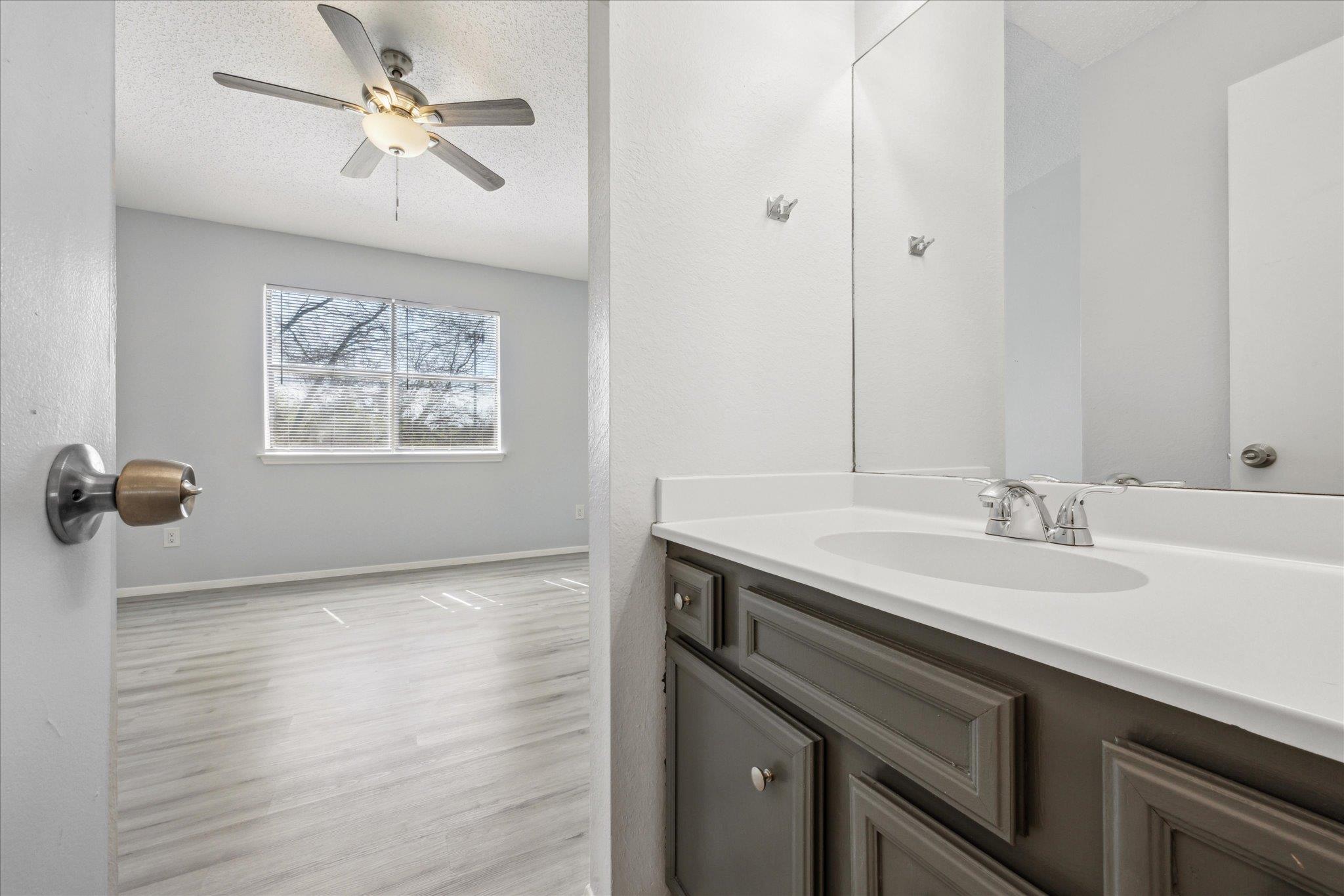 702 Rollingway Dr B Property Photo 8