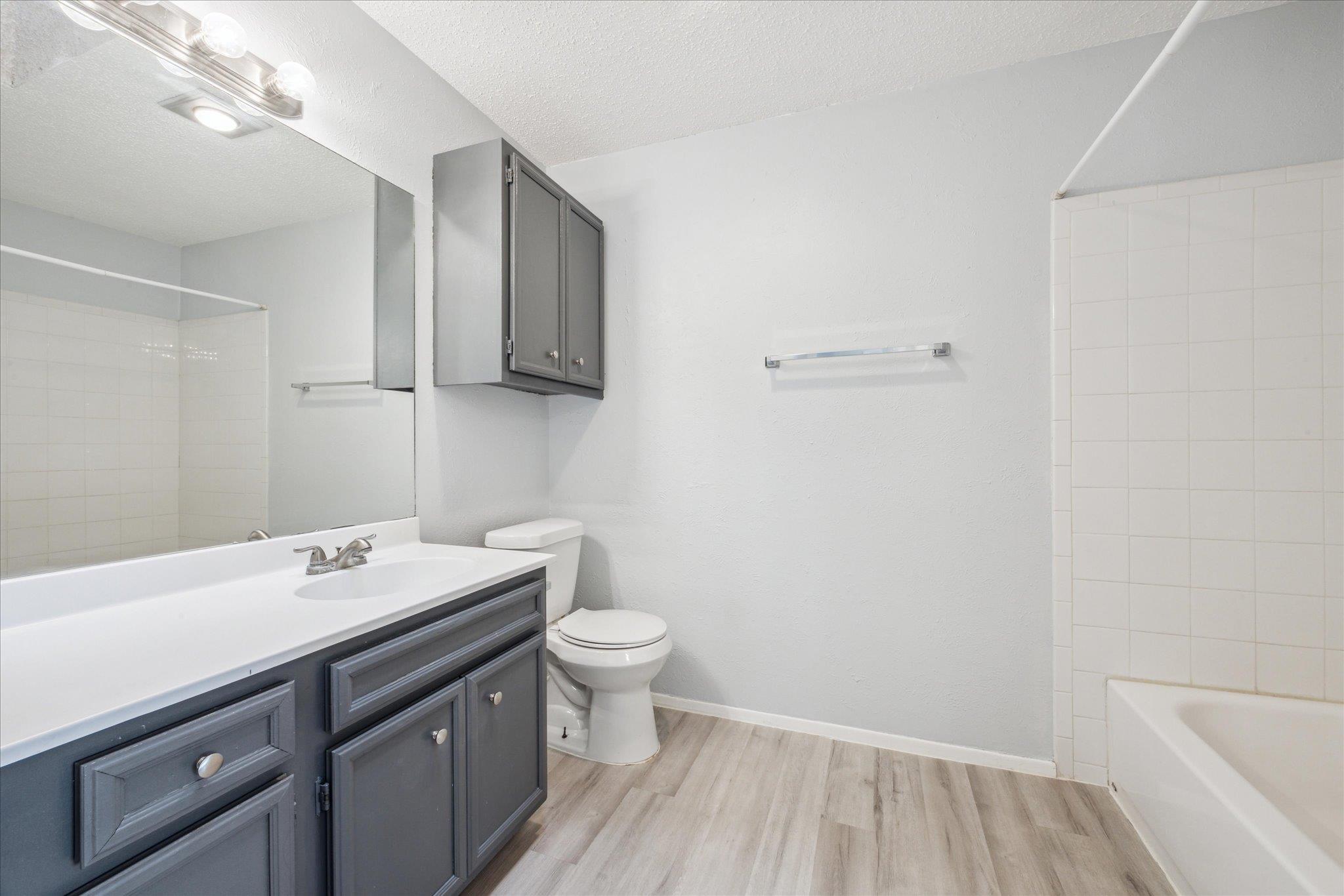 702 Rollingway Dr B Property Photo 9