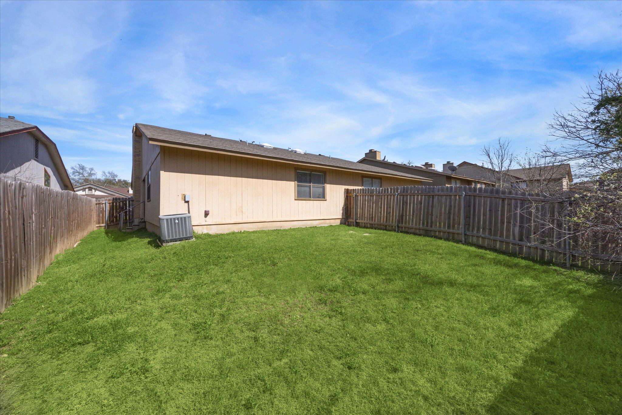 702 Rollingway Dr B Property Photo 10