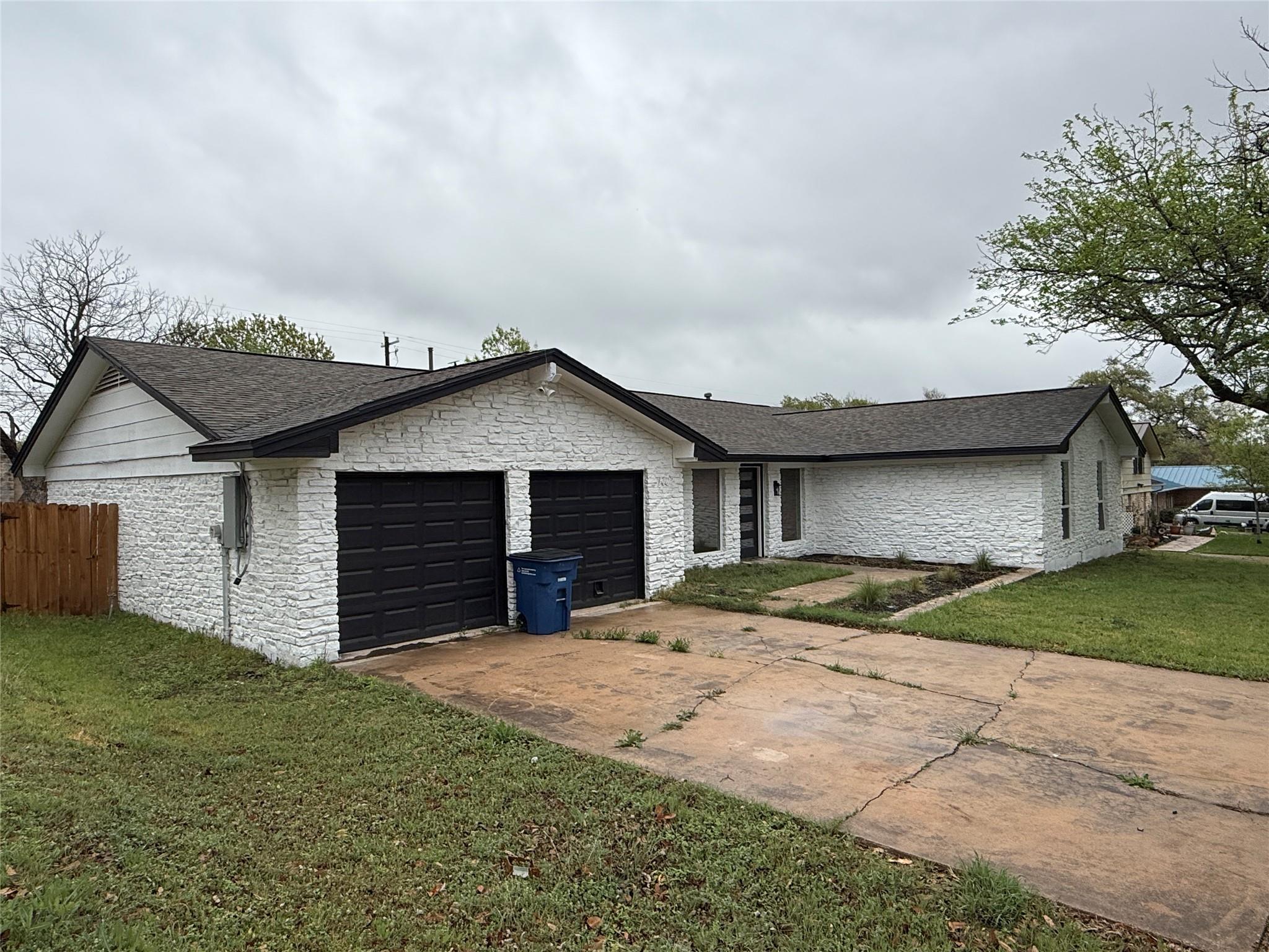 1402 Cardinal Hill Dr Property Photo 3