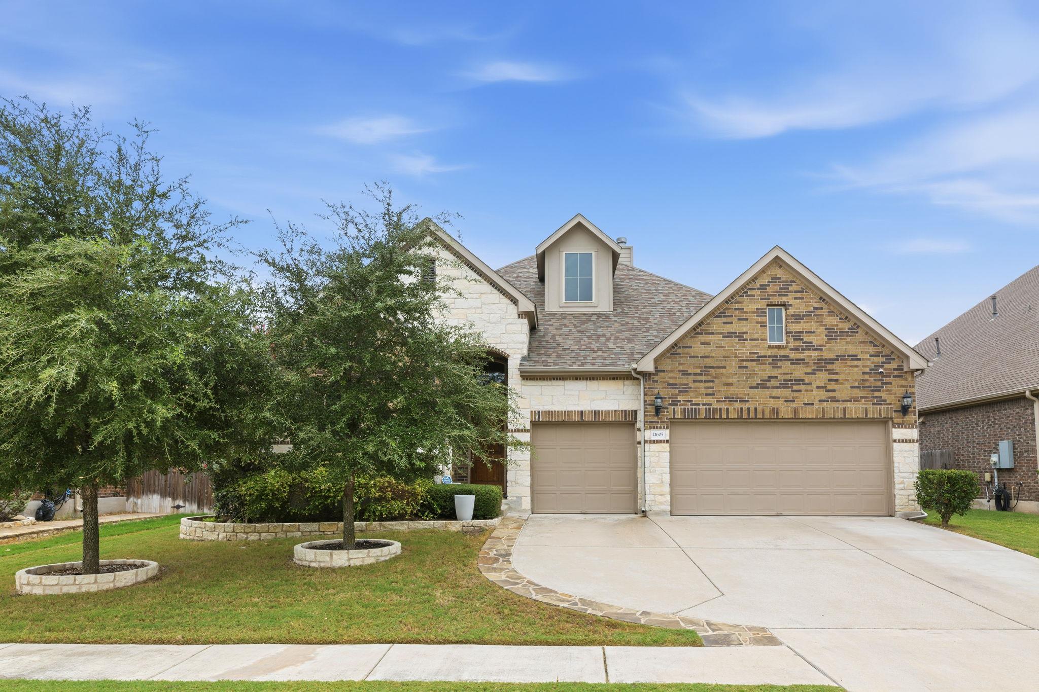 21605 Hines Ln Property Photo 1