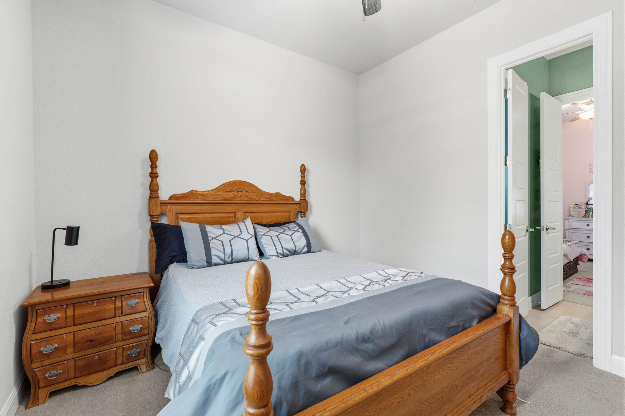 21605 Hines Ln Property Photo 11