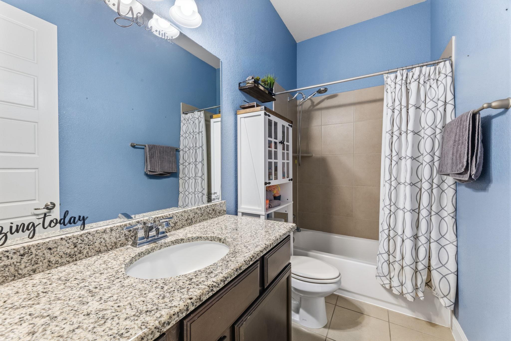 21605 Hines Ln Property Photo 14